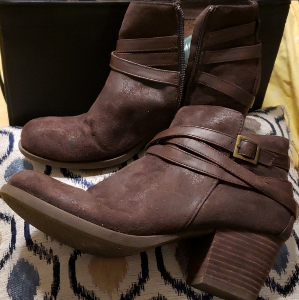 Crown Vintage Brown Booties